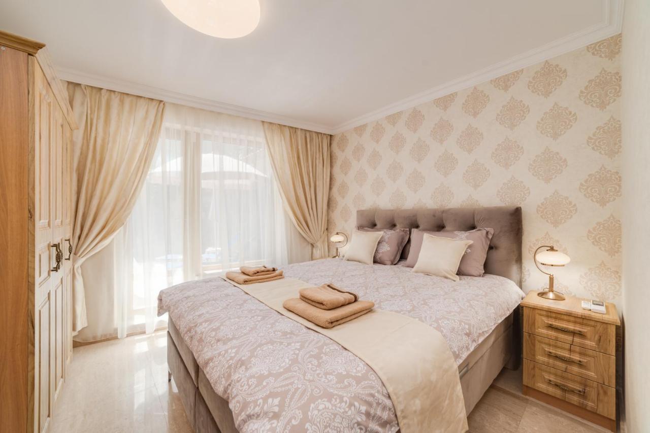 Deluxe And Central Garden Apartment Varna Exterior photo